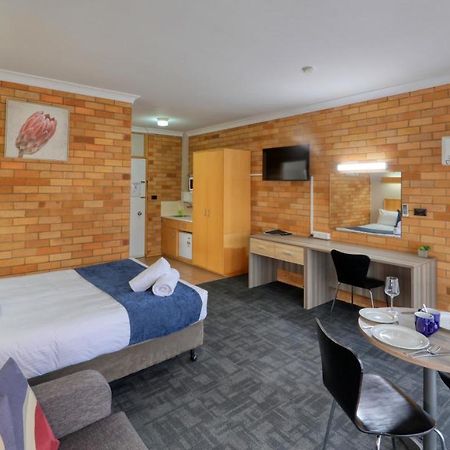 Court Street Motel Паркс Екстериор снимка