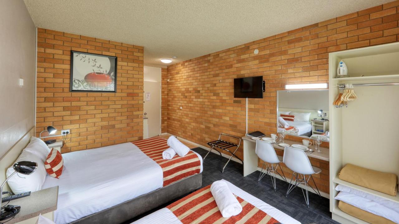 Court Street Motel Паркс Екстериор снимка