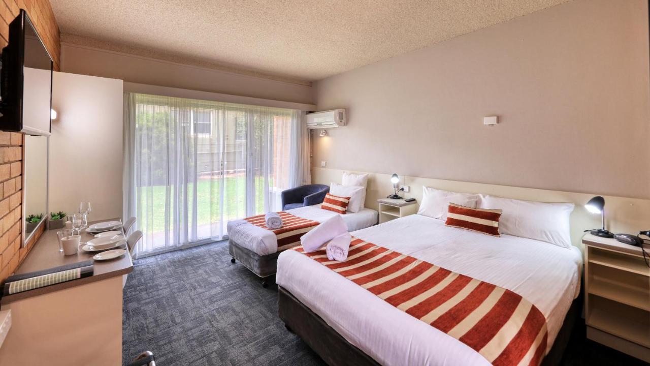 Court Street Motel Паркс Екстериор снимка