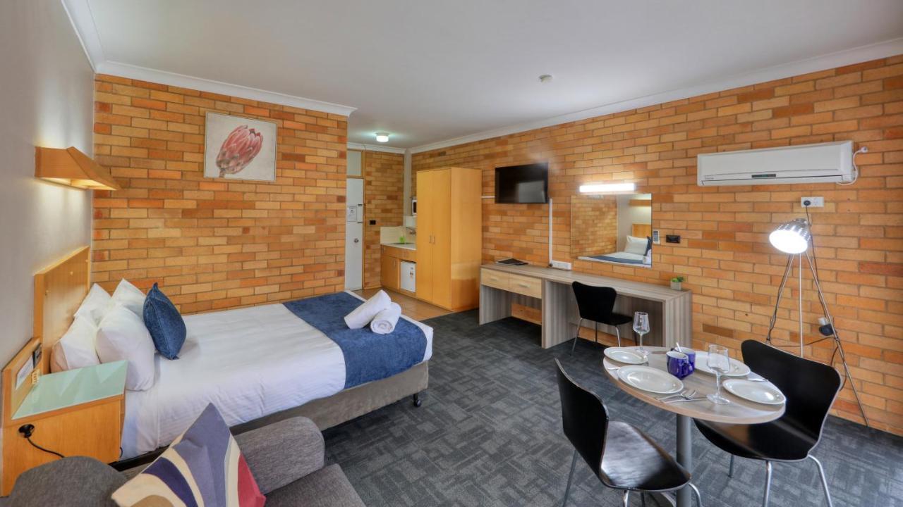Court Street Motel Паркс Екстериор снимка